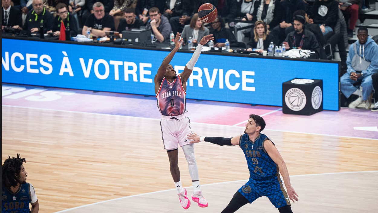 T.J. Shorts (Paris Basketball) au tir extérieur T.J. Shorts (Paris Basketball) au tir extérieur