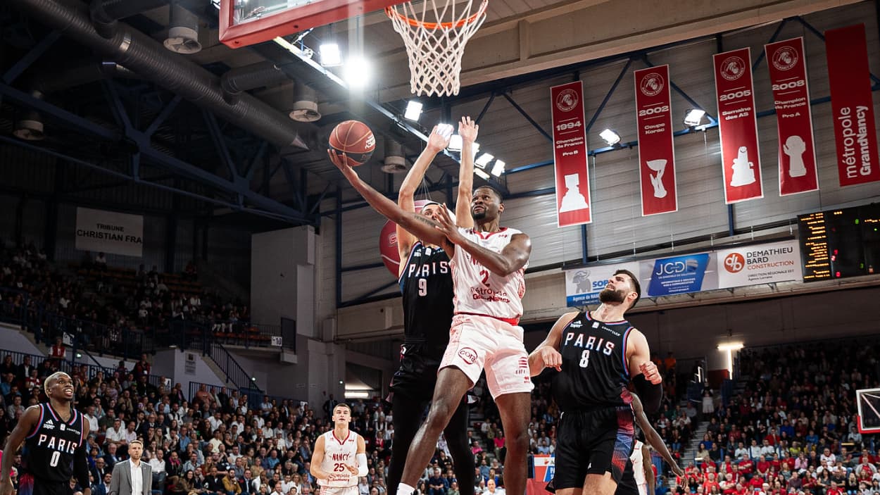 Tyren Johnson (Nancy) au lay-up face au Paris Basketball Tyren Johnson (Nancy) au lay-up face au Paris Basketball