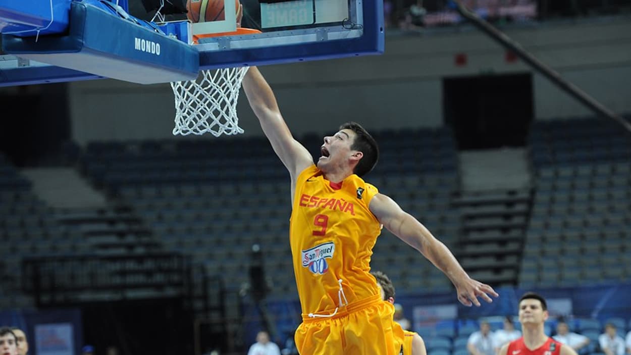 Willy Hernangomez en U19 avec l'Espagne Willy Hernangomez en U19 avec l'Espagne