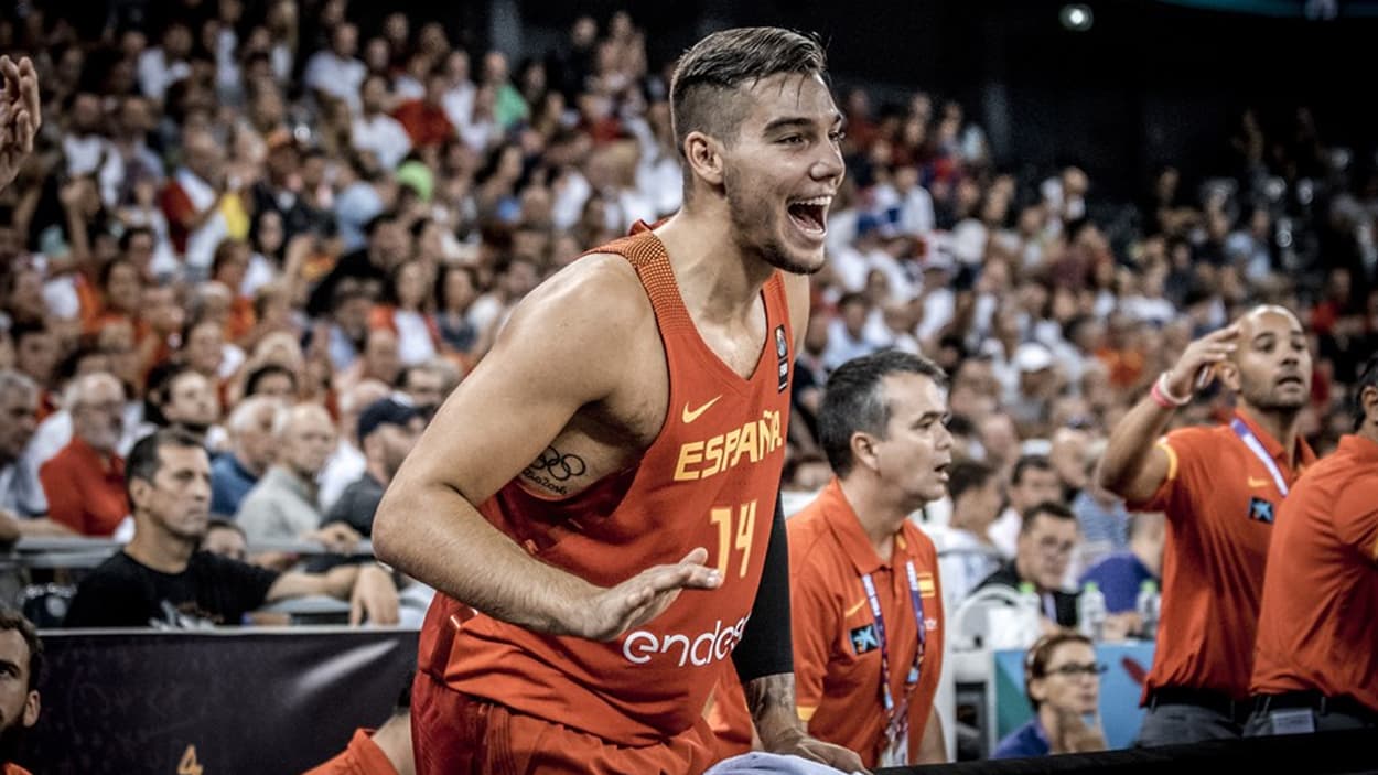 Willy Hernangomez avec l'Espagne en 2017 Willy Hernangomez avec l'Espagne en 2017